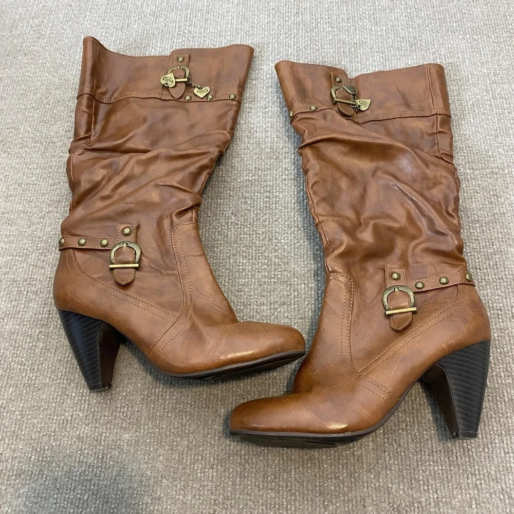 Yoki Cameron Boots Womens Size 8 Brown Faux Leather Mid Calf Cone Heel Buckle - Picture 1 of 11